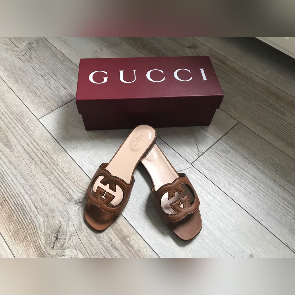 Gucci Women's slide sandal with Interlocking G